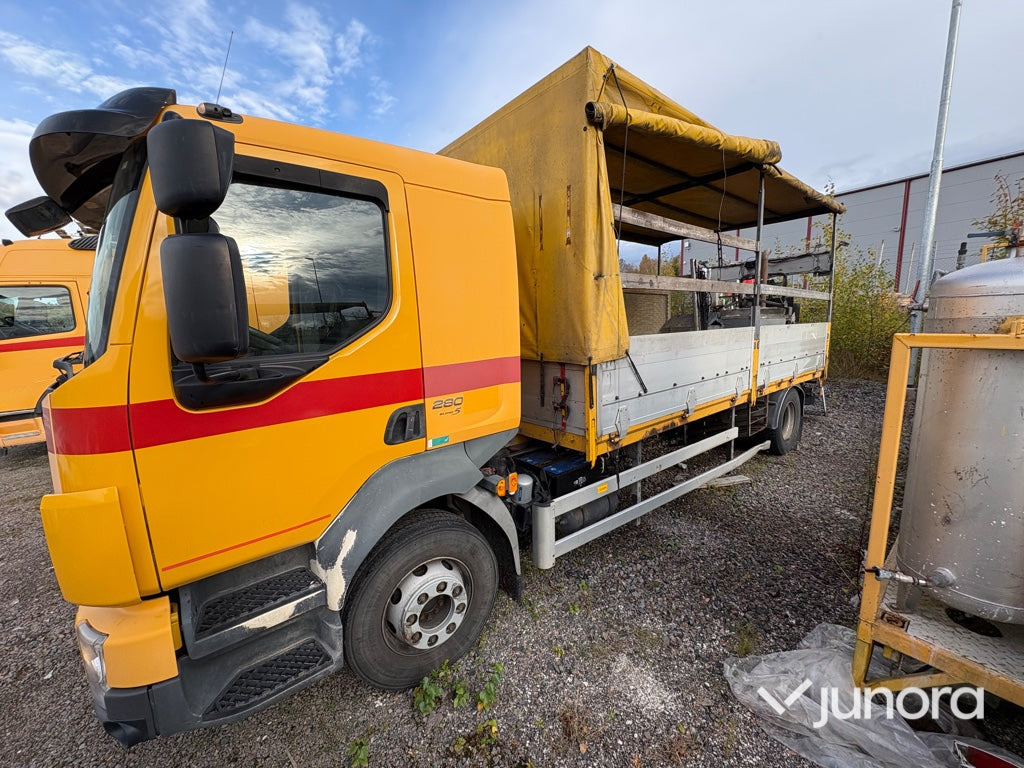 Lastbil Volvo FL-280 4*2 - Camion à rideaux coulissants: photos 4 Lastbil Volvo FL-280 4*2 - Camion à rideaux coulissants: photos 4