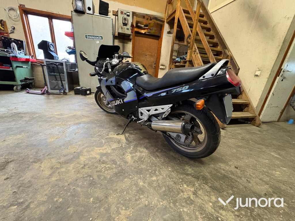 Motorcykel - SUZUKI GSX 750 F - Motocyclette: photos 4 Motorcykel - SUZUKI GSX 750 F - Motocyclette: photos 4