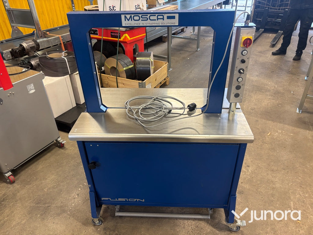 Plastbandningsmaskin - Mosca RO-M Fusion - Machine d'emballage et de conditionnement: photos 1 Plastbandningsmaskin - Mosca RO-M Fusion - Machine d'emballage et de conditionnement: photos 1
