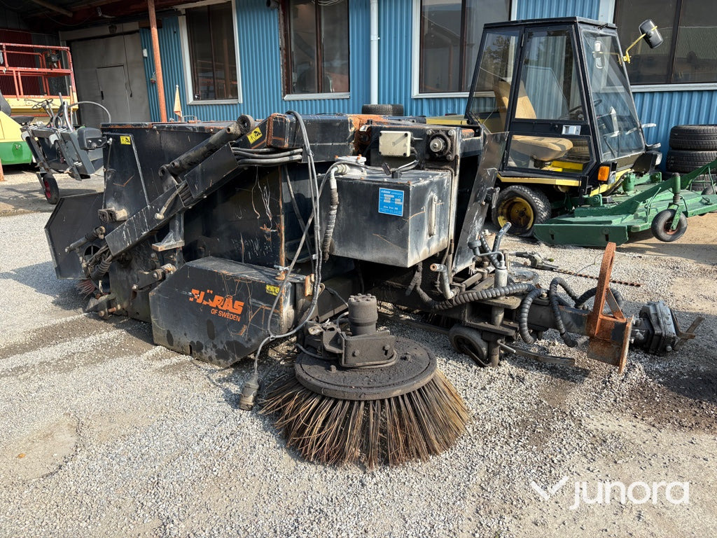 Sopmaskin Bogserad - Fjärås, FS 700 - Balayeuse de voirie: photos 2 Sopmaskin Bogserad - Fjärås, FS 700 - Balayeuse de voirie: photos 2