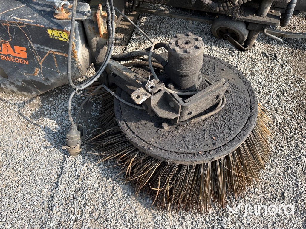 Sopmaskin Bogserad - Fjärås, FS 700 - Balayeuse de voirie: photos 4 Sopmaskin Bogserad - Fjärås, FS 700 - Balayeuse de voirie: photos 4