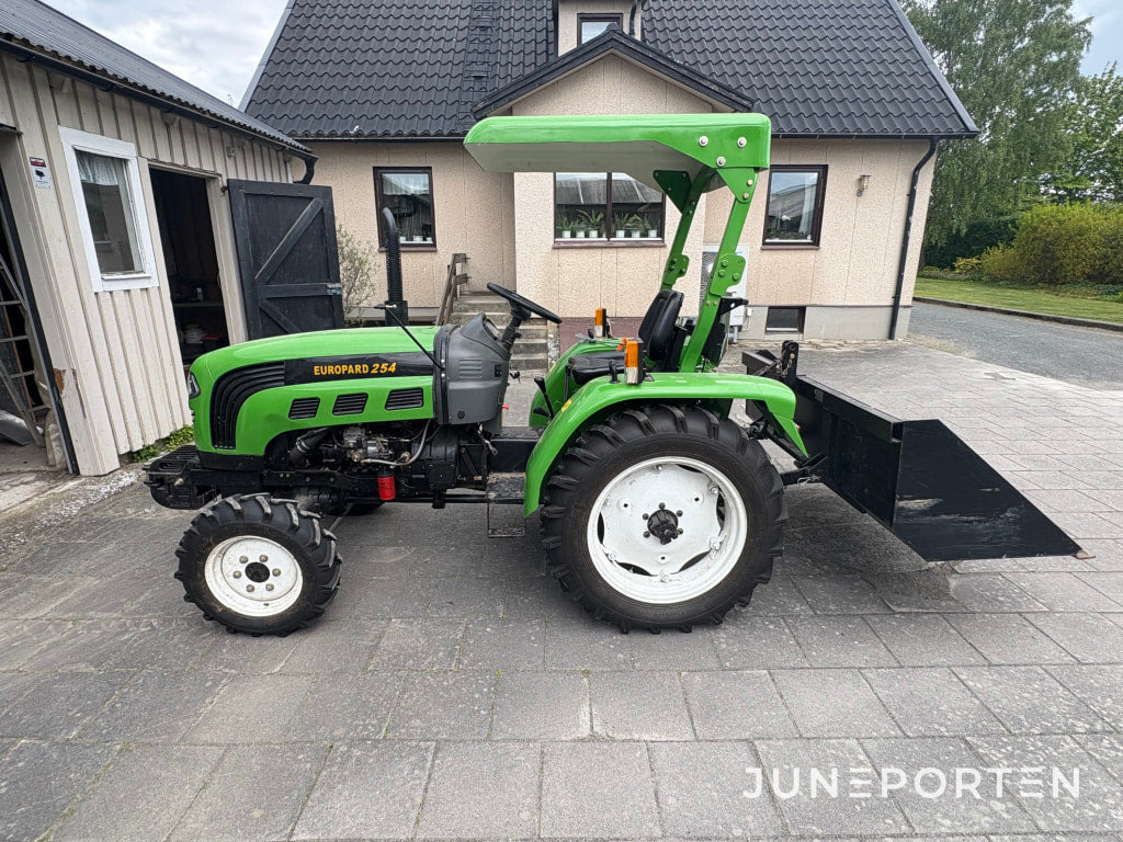 Traktor Europard 254 - Tracteur agricole: photos 4 Traktor Europard 254 - Tracteur agricole: photos 4