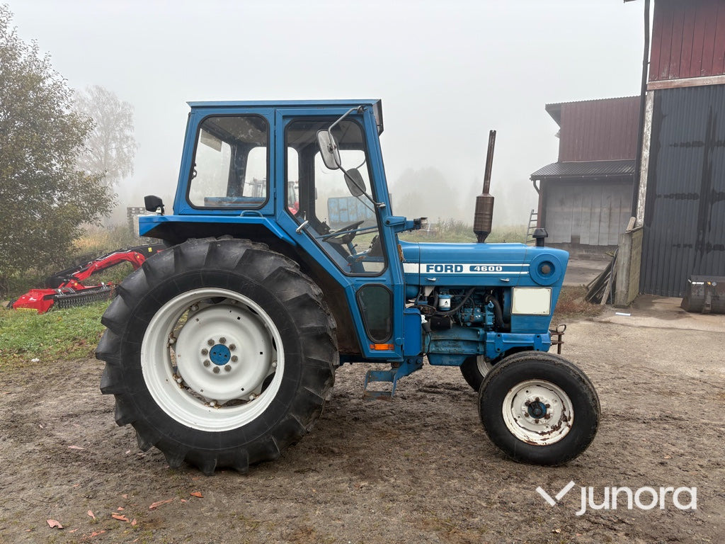 Traktor - Ford 4600 1976 - Tracteur agricole: photos 3 Traktor - Ford 4600 1976 - Tracteur agricole: photos 3