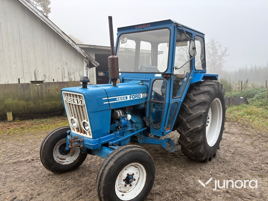 Traktor - Ford 4600 1976 - Tracteur agricole: photos 1 Traktor - Ford 4600 1976 - Tracteur agricole: photos 1