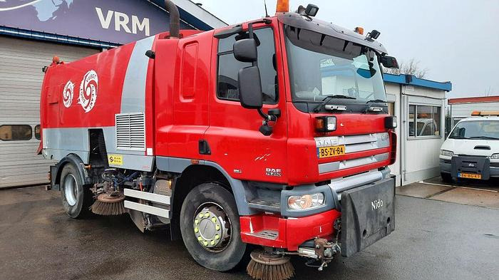 DAF FA CF-75 - Balayeuse de voirie: photos 1 DAF FA CF-75 - Balayeuse de voirie: photos 1