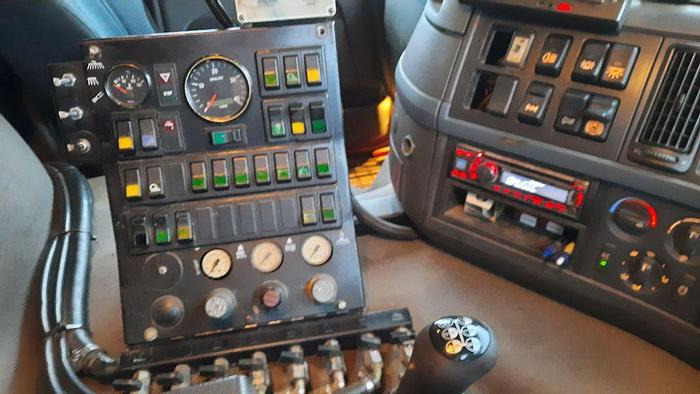 Balayeuse de voirie VOLVO M9 4x2R + Johnston Beam VX800 Road Cleaner: photos 9 Balayeuse de voirie VOLVO M9 4x2R + Johnston Beam VX800 Road Cleaner: photos 9