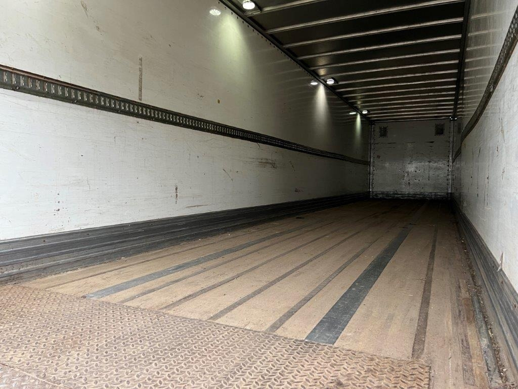 Fruehauf 13,6 mtr box - lodretstående lift - Semi-remorque fourgon: photos 2 Fruehauf 13,6 mtr box - lodretstående lift - Semi-remorque fourgon: photos 2