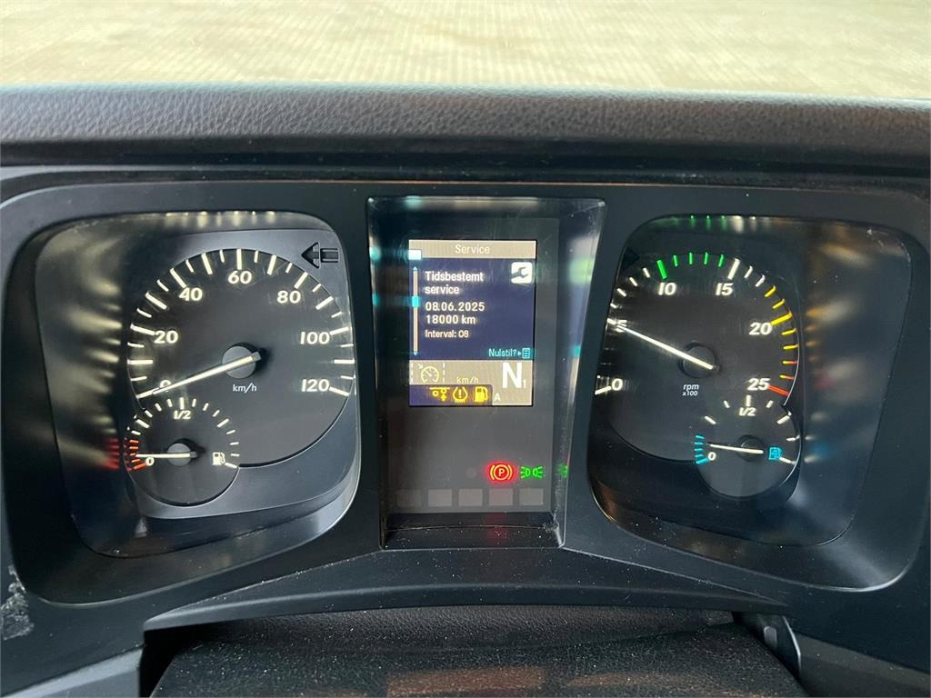 Camion fourgon Mercedes-Benz Antos 2533 L: photos 20