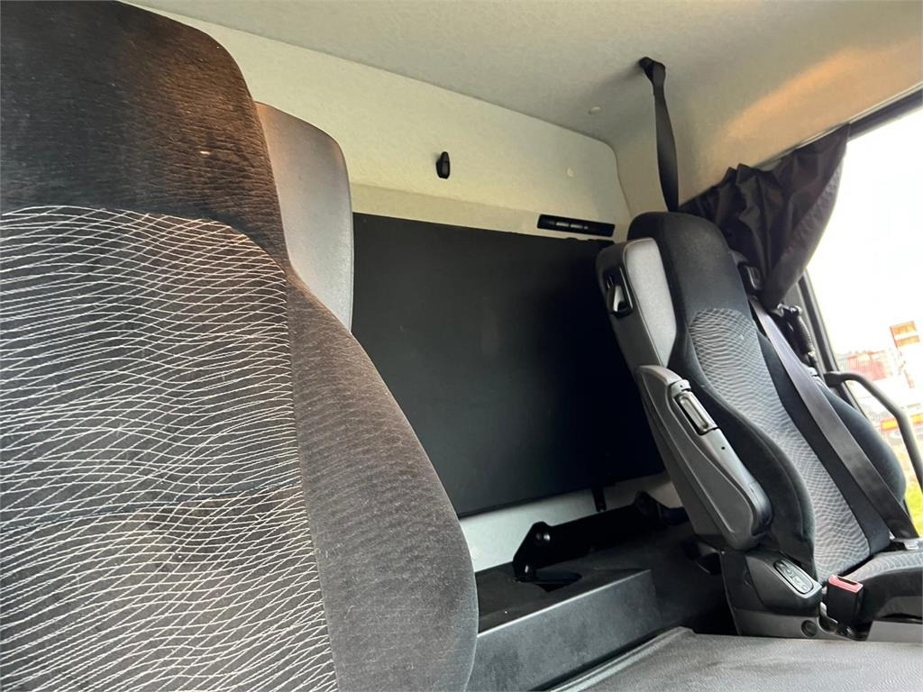 Camion fourgon Mercedes-Benz Antos 2533 L: photos 9