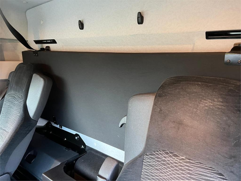Camion fourgon Mercedes-Benz Antos 2533 L: photos 17