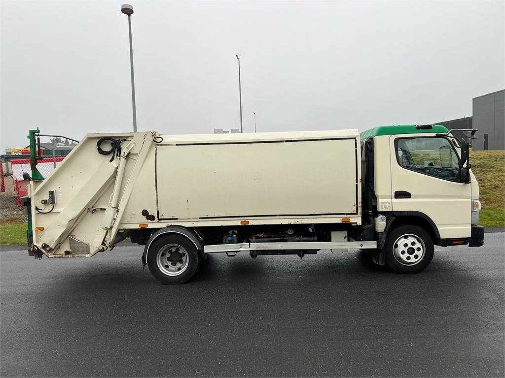 Mitsubishi Fuso CANTER 9C18 - Benne à ordures ménagères: photos 4 Mitsubishi Fuso CANTER 9C18 - Benne à ordures ménagères: photos 4