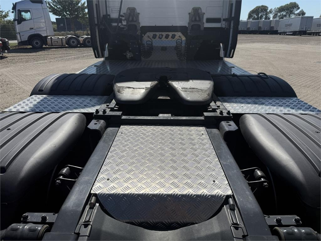 Scania S560 A 6x2 NB 2950 - Tracteur routier: photos 4 Scania S560 A 6x2 NB 2950 - Tracteur routier: photos 4