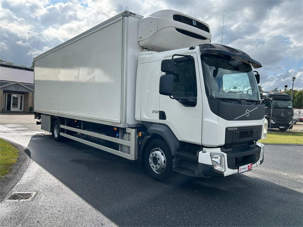 Volvo FL 250 16 ton - Camion frigorifique: photos 2 Volvo FL 250 16 ton - Camion frigorifique: photos 2
