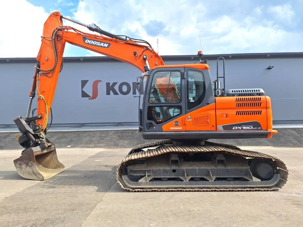 Doosan DX160LCH-5 METSÄMALLI KALLISTAJALLA  - Pelle sur chenille: photos 1 Doosan DX160LCH-5 METSÄMALLI KALLISTAJALLA  - Pelle sur chenille: photos 1
