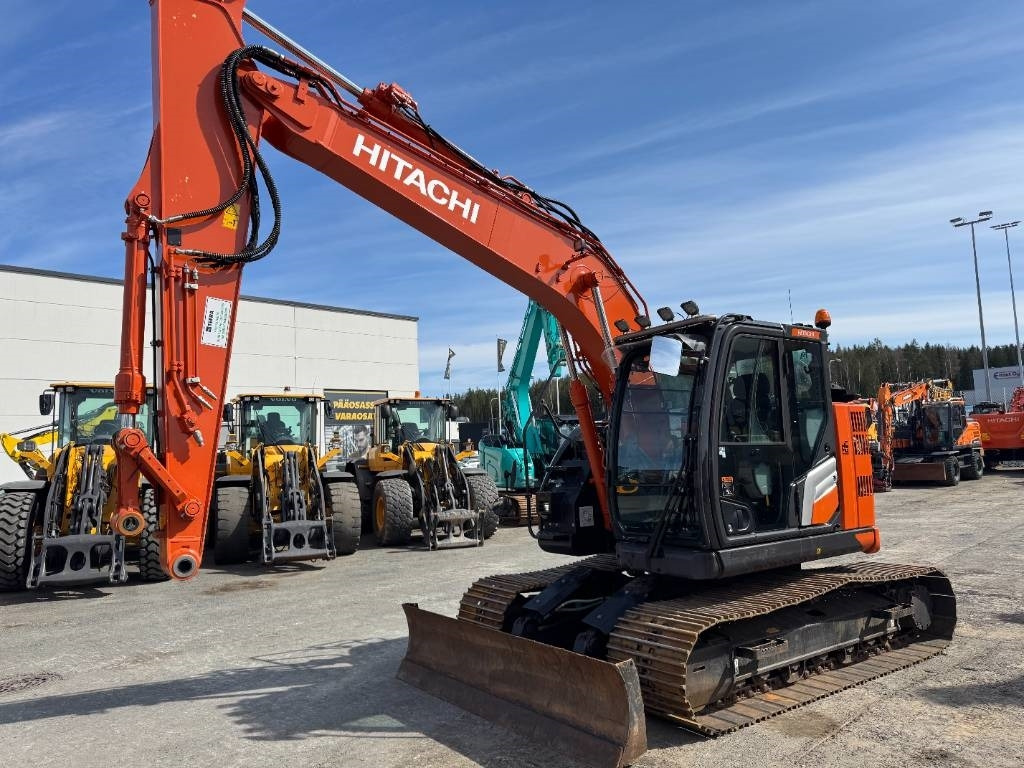 Hitachi ZX 135 USBL-7 Puskulevy - Pelle sur chenille: photos 2 Hitachi ZX 135 USBL-7 Puskulevy - Pelle sur chenille: photos 2