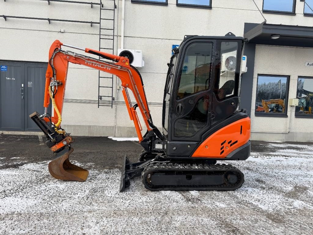 Hitachi ZX 18-3 CLR Kallistaja ja pyöritys - Mini pelle: photos 1 Hitachi ZX 18-3 CLR Kallistaja ja pyöritys - Mini pelle: photos 1