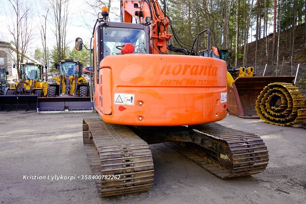Hitachi ZX135US VÄHÄN AJETTU - Pelle sur chenille: photos 3 Hitachi ZX135US VÄHÄN AJETTU - Pelle sur chenille: photos 3
