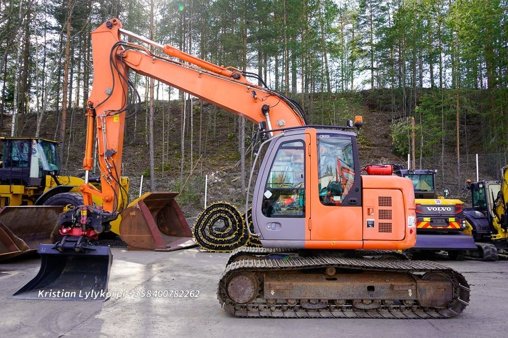 Hitachi ZX135US VÄHÄN AJETTU - Pelle sur chenille: photos 1 Hitachi ZX135US VÄHÄN AJETTU - Pelle sur chenille: photos 1