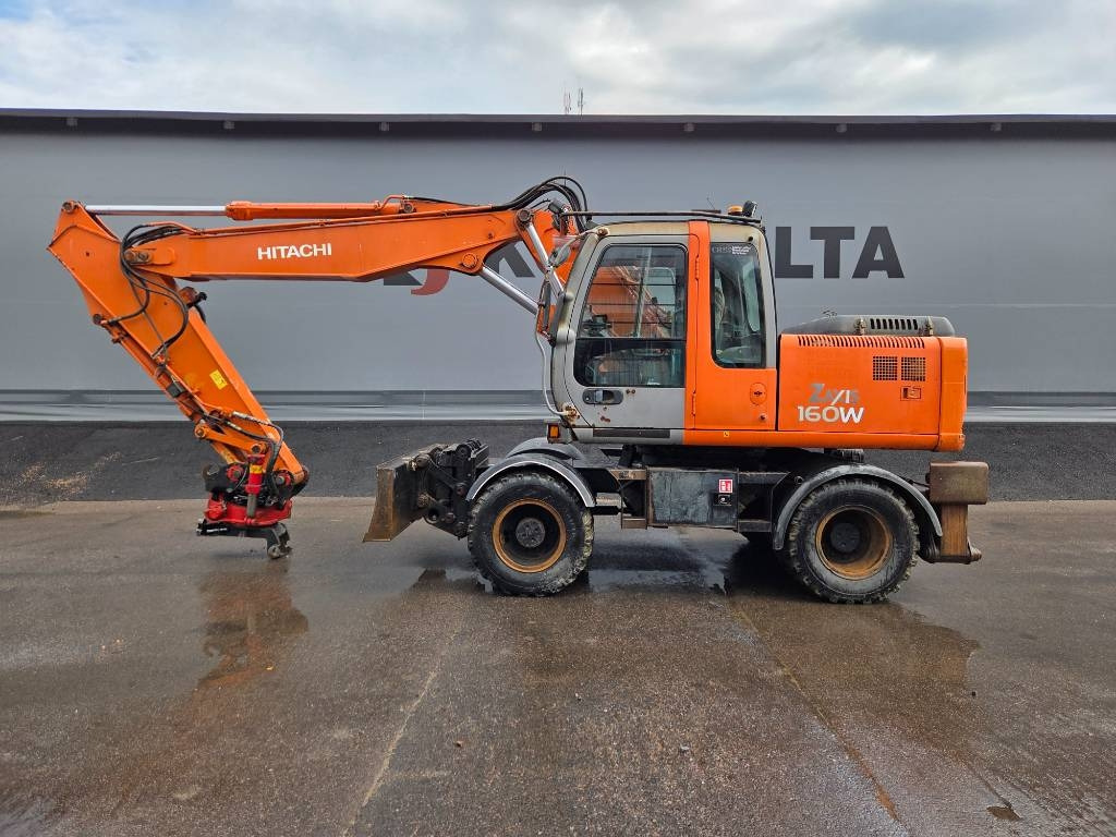 Hitachi ZX160 W PYÖRITTÄJÄLLÄ - Pelle sur pneus: photos 1 Hitachi ZX160 W PYÖRITTÄJÄLLÄ - Pelle sur pneus: photos 1