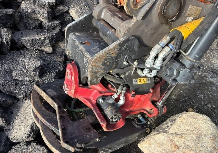 Hitachi ZX170W-6 + Peräkärry 2-akselinen  - Pelle sur pneus: photos 4 Hitachi ZX170W-6 + Peräkärry 2-akselinen  - Pelle sur pneus: photos 4