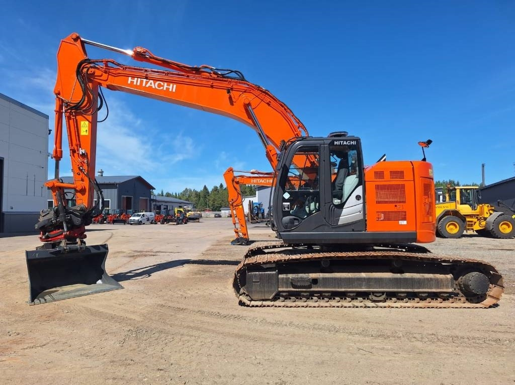 Hitachi ZX225USLC-5 PYÖRITTÄJÄ+PIHDIT YM. - Pelle sur chenille: photos 1 Hitachi ZX225USLC-5 PYÖRITTÄJÄ+PIHDIT YM. - Pelle sur chenille: photos 1