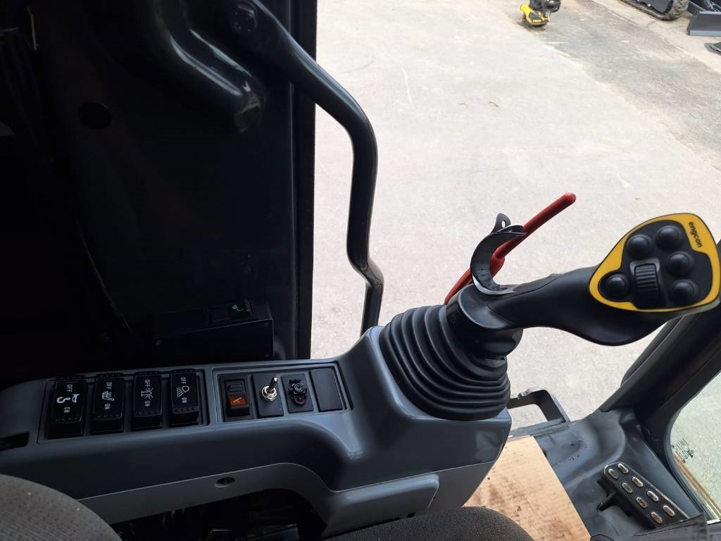 Hitachi ZX225USLC-5 PYÖRITTÄJÄLLÄ  — crédit-bail Hitachi ZX225USLC-5 PYÖRITTÄJÄLLÄ: photos 15