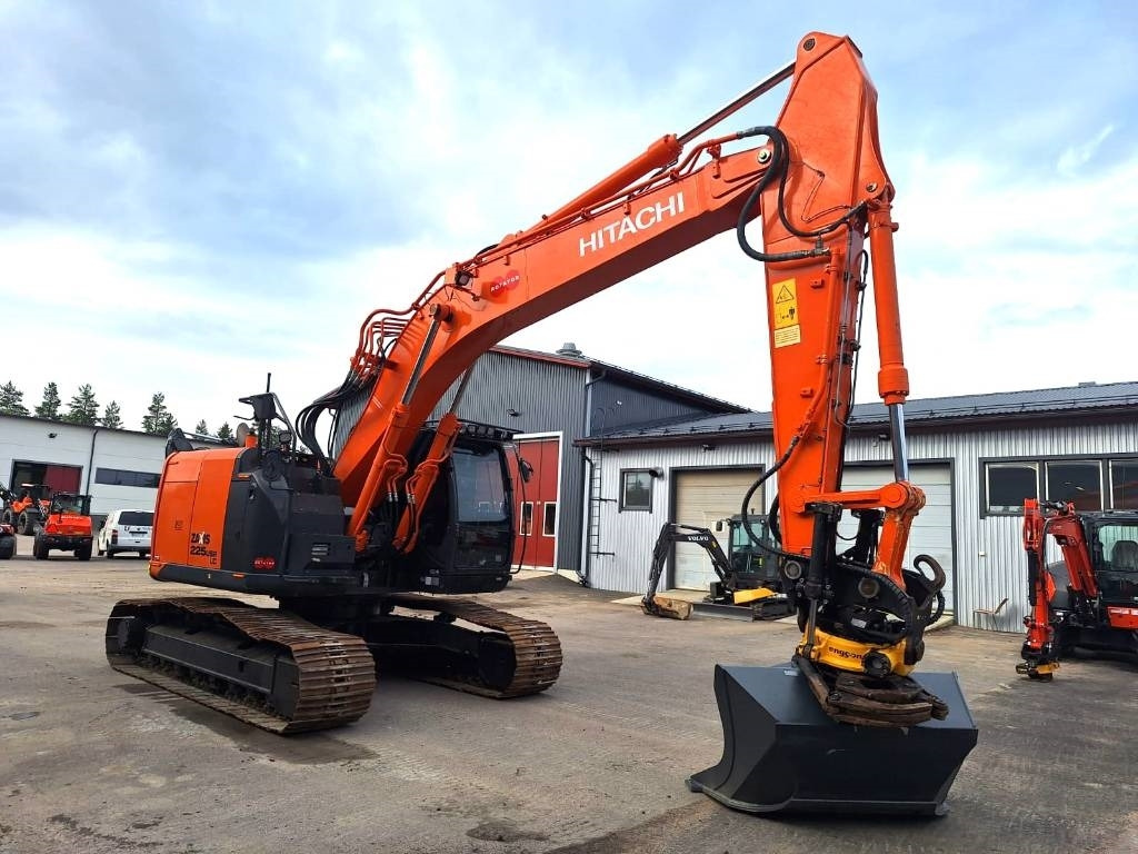 Hitachi ZX225USLC-5 PYÖRITTÄJÄLLÄ  — crédit-bail Hitachi ZX225USLC-5 PYÖRITTÄJÄLLÄ: photos 6
