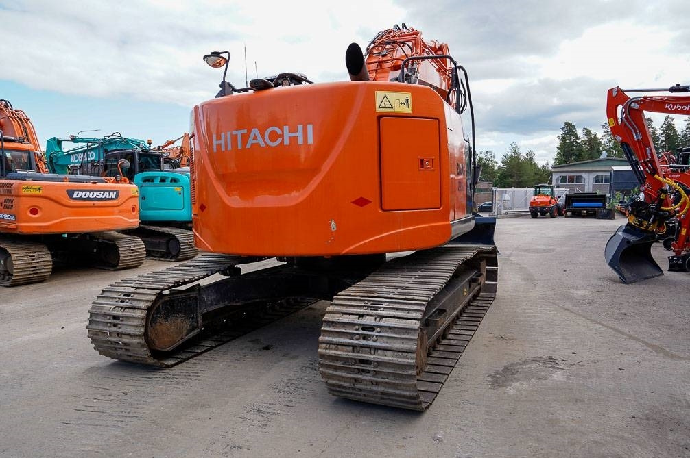 Hitachi ZX225USLC-5B MARTTIINILLA - Pelle sur chenille: photos 5 Hitachi ZX225USLC-5B MARTTIINILLA - Pelle sur chenille: photos 5