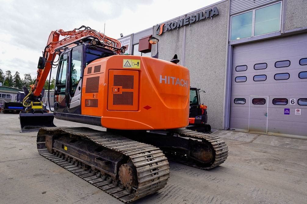 Hitachi ZX225USLC-5B MARTTIINILLA - Pelle sur chenille: photos 3 Hitachi ZX225USLC-5B MARTTIINILLA - Pelle sur chenille: photos 3