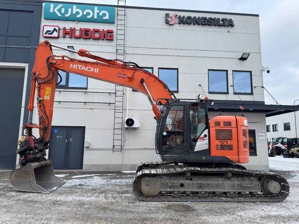Hitachi ZX225USLC-5B PYÖRITTÄJÄLLÄ - Pelle sur chenille: photos 1 Hitachi ZX225USLC-5B PYÖRITTÄJÄLLÄ - Pelle sur chenille: photos 1