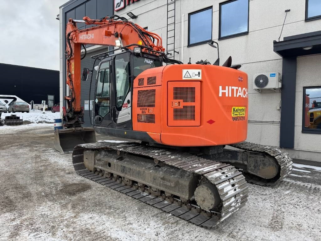Hitachi ZX225USLC-5B PYÖRITTÄJÄLLÄ - Pelle sur chenille: photos 3 Hitachi ZX225USLC-5B PYÖRITTÄJÄLLÄ - Pelle sur chenille: photos 3