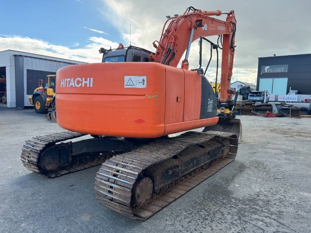 Hitachi ZX225USR PYÖRITTÄJÄLLÄ  - Pelle sur chenille: photos 5 Hitachi ZX225USR PYÖRITTÄJÄLLÄ  - Pelle sur chenille: photos 5