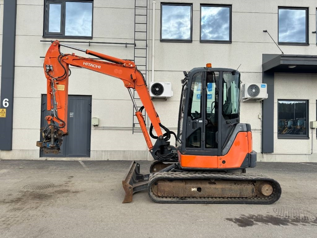 Hitachi ZX50U-2 PYÖRITTÄJÄLLÄ - Mini pelle: photos 1 Hitachi ZX50U-2 PYÖRITTÄJÄLLÄ - Mini pelle: photos 1