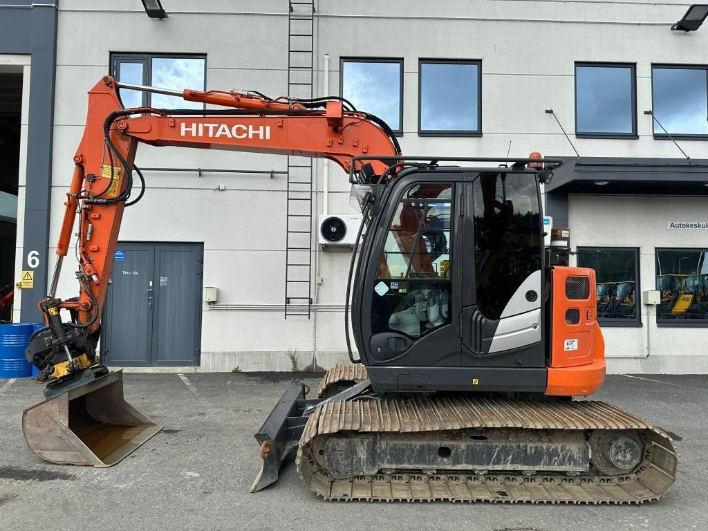 Hitachi ZX85US-5 800mm telat 6kpl työlaitteet mukaan - Mini pelle: photos 1 Hitachi ZX85US-5 800mm telat 6kpl työlaitteet mukaan - Mini pelle: photos 1