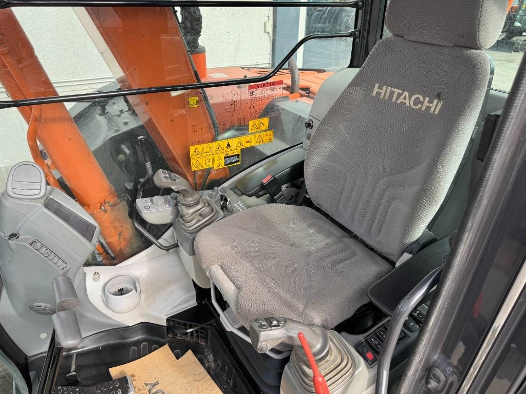Mini pelle Hitachi ZX85US-5 Pyörittäjä, 3-Kauhaa: photos 13