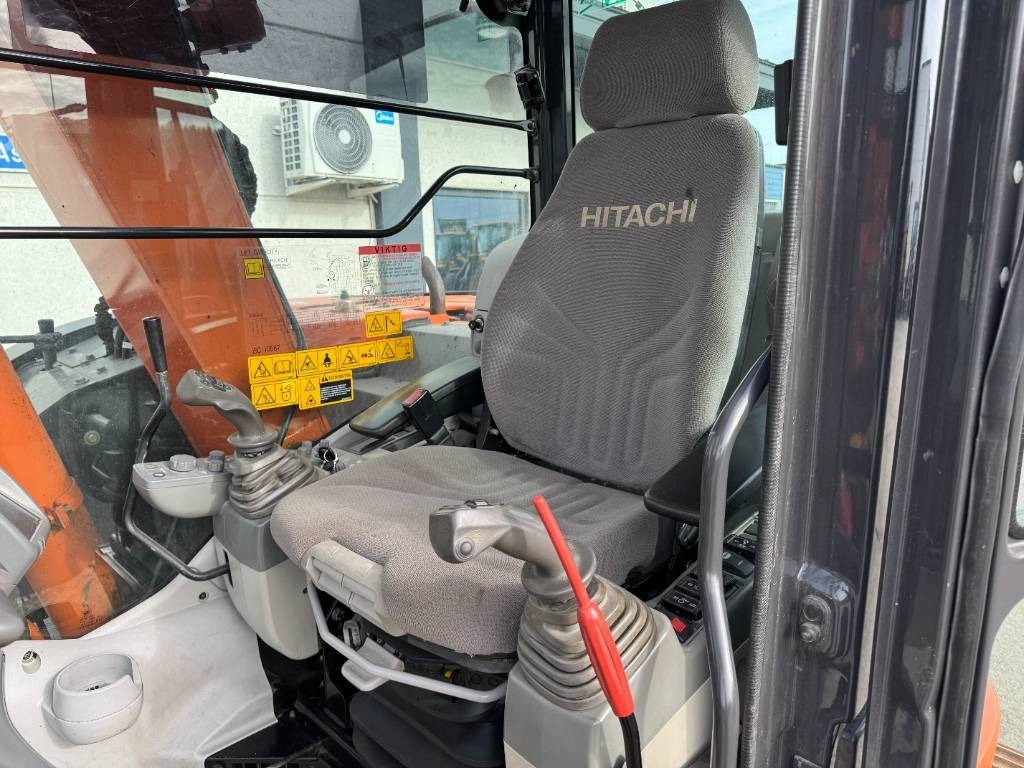 Mini pelle Hitachi ZX85US-5 Pyörittäjä, 3-Kauhaa: photos 12