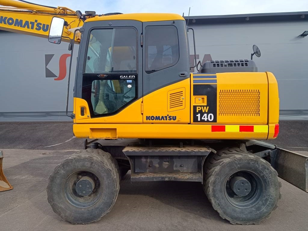 Komatsu MYYTY! SOLD! PW140-7 PYÖRITTÄJÄLLÄ - Pelle sur pneus: photos 2 Komatsu MYYTY! SOLD! PW140-7 PYÖRITTÄJÄLLÄ - Pelle sur pneus: photos 2