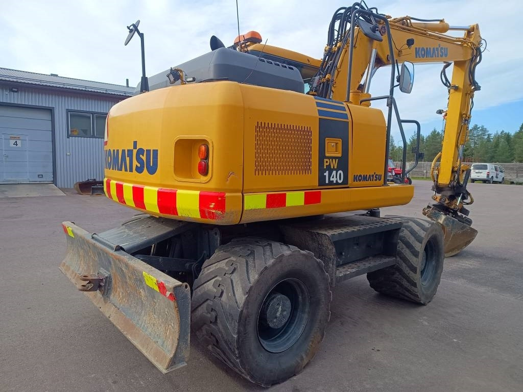 Komatsu MYYTY! SOLD! PW140-7 PYÖRITTÄJÄLLÄ - Pelle sur pneus: photos 5 Komatsu MYYTY! SOLD! PW140-7 PYÖRITTÄJÄLLÄ - Pelle sur pneus: photos 5