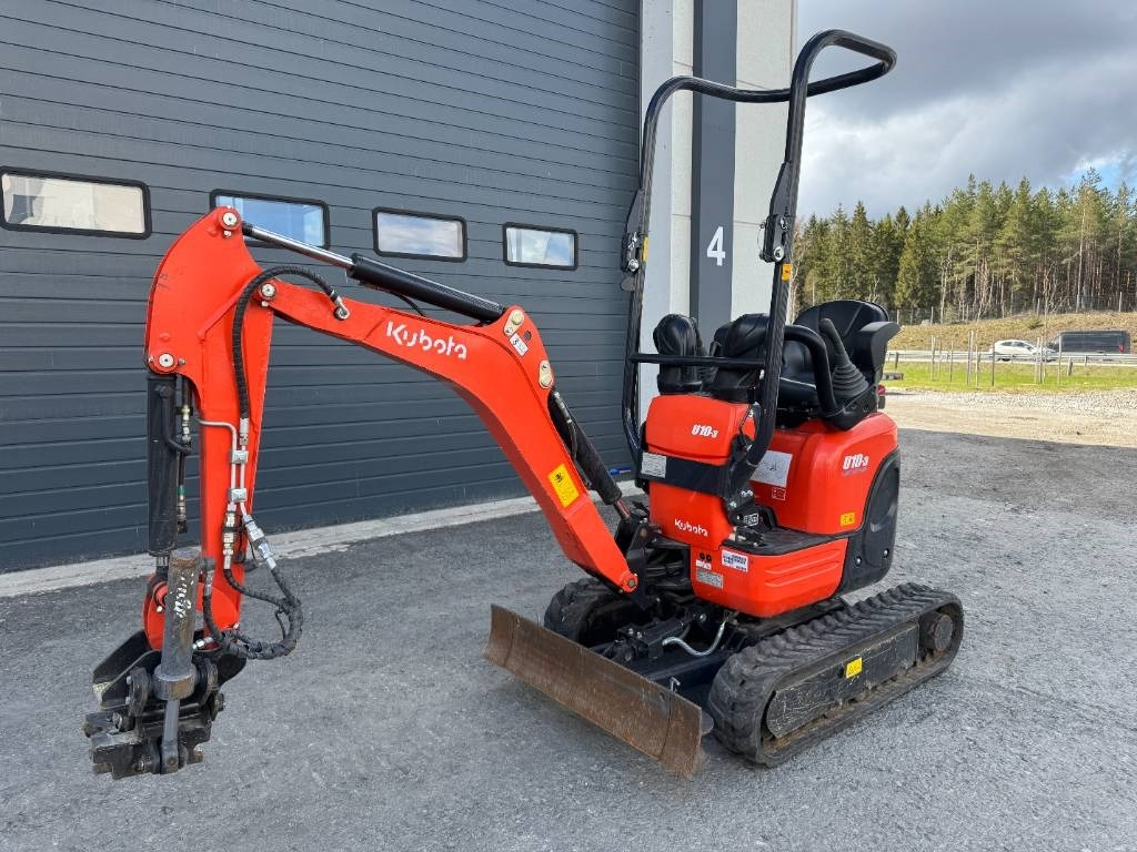 Kubota U 10-3 Kallistuva pikakiinnike  - Mini pelle: photos 2 Kubota U 10-3 Kallistuva pikakiinnike  - Mini pelle: photos 2