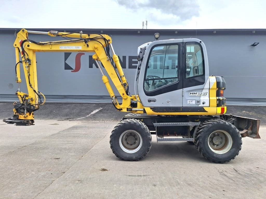 New Holland MYYTY! SOLD! MH2.6 ENGCON PIHDEILLÄ - Pelle sur pneus: photos 1 New Holland MYYTY! SOLD! MH2.6 ENGCON PIHDEILLÄ - Pelle sur pneus: photos 1