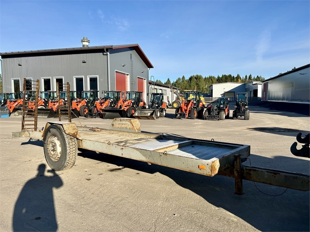 Omavalmiste 1 akselinen lavetti 6m - Remorque porte-engin surbaissée: photos 2 Omavalmiste 1 akselinen lavetti 6m - Remorque porte-engin surbaissée: photos 2