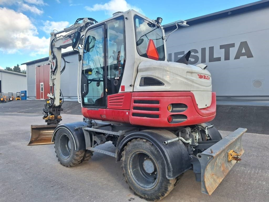 Takeuchi TB295W PYÖRITTÄJÄLLÄ - Pelle sur pneus: photos 2 Takeuchi TB295W PYÖRITTÄJÄLLÄ - Pelle sur pneus: photos 2