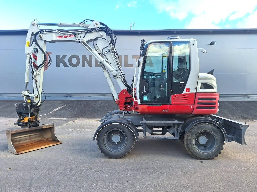 Takeuchi TB295W PYÖRITTÄJÄLLÄ - Pelle sur pneus: photos 1 Takeuchi TB295W PYÖRITTÄJÄLLÄ - Pelle sur pneus: photos 1