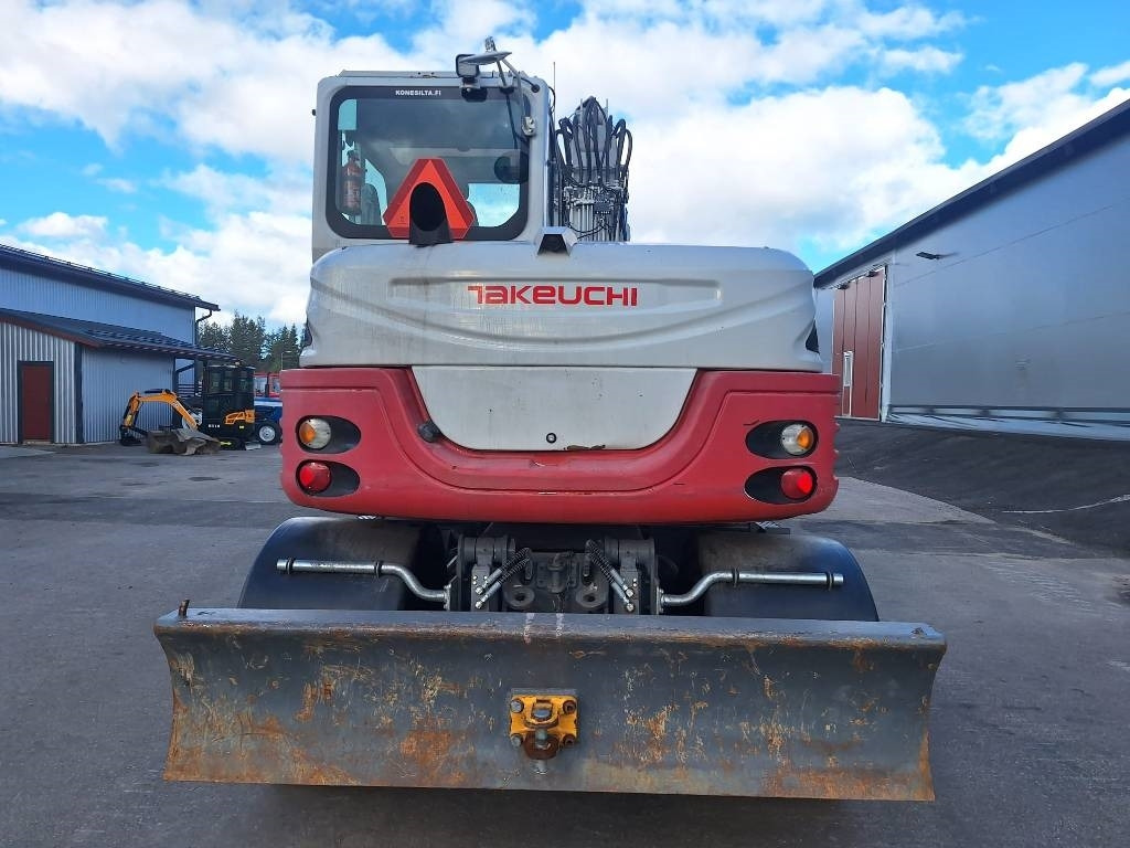 Takeuchi TB295W PYÖRITTÄJÄLLÄ - Pelle sur pneus: photos 3 Takeuchi TB295W PYÖRITTÄJÄLLÄ - Pelle sur pneus: photos 3