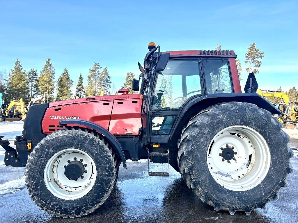 Valtra MYYTY! SOLD! 8450 ETUNOSTOLAITTEELLA - Tracteur agricole: photos 2 Valtra MYYTY! SOLD! 8450 ETUNOSTOLAITTEELLA - Tracteur agricole: photos 2