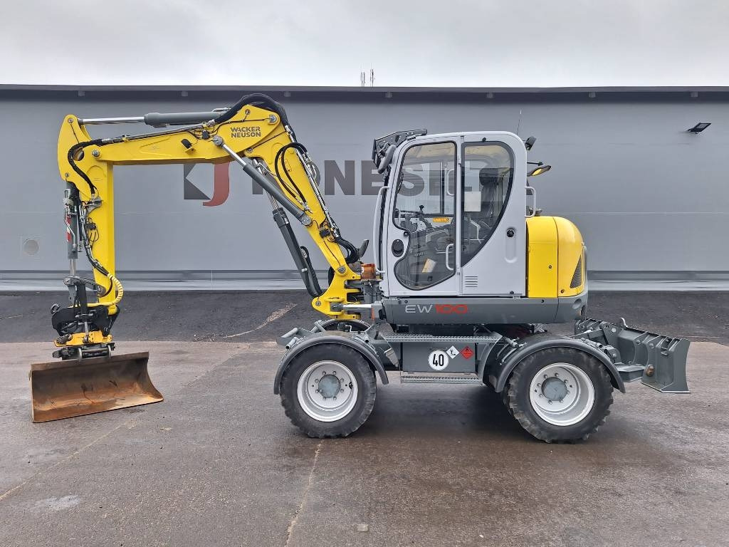 Wacker EW100 PYÖRITTÄJÄLLÄ - Pelle sur pneus: photos 1 Wacker EW100 PYÖRITTÄJÄLLÄ - Pelle sur pneus: photos 1