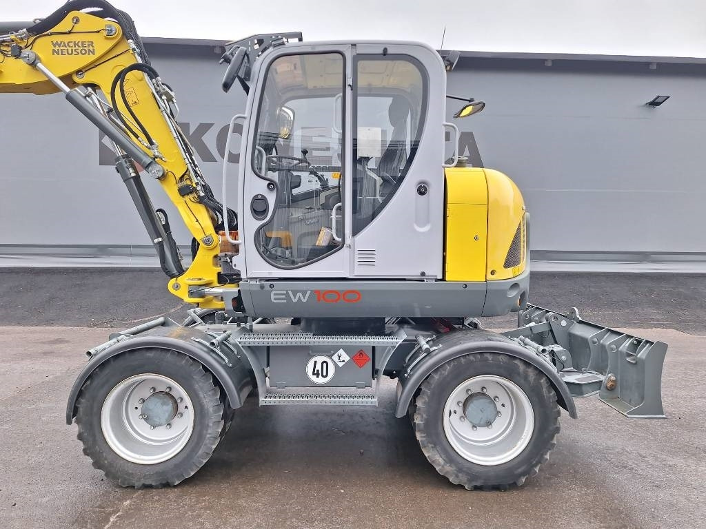 Wacker EW100 PYÖRITTÄJÄLLÄ - Pelle sur pneus: photos 2 Wacker EW100 PYÖRITTÄJÄLLÄ - Pelle sur pneus: photos 2