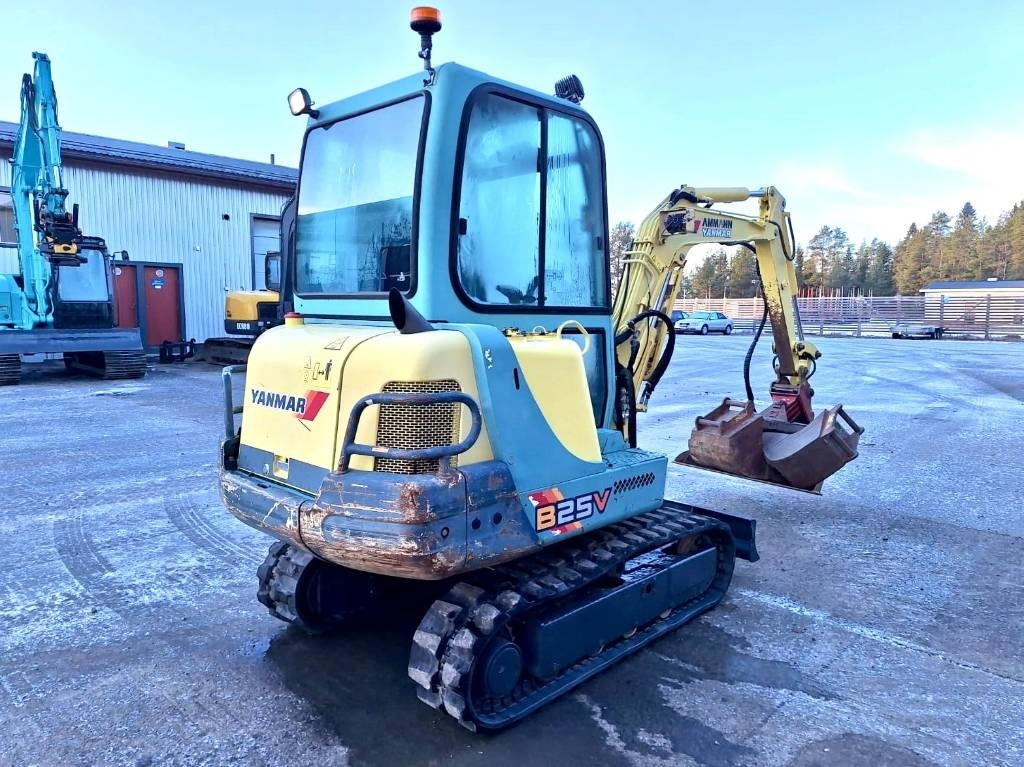 Yanmar B25V 3-KAUHAA - Mini pelle: photos 4 Yanmar B25V 3-KAUHAA - Mini pelle: photos 4