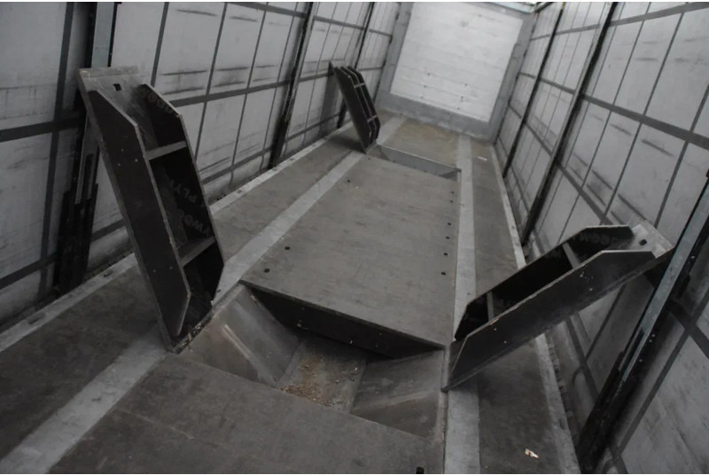 Schmitz Cargobull SCB*S3T - COIL - GALVANIZED - SLIDING CURTAINS/ROOF - DISC BRAKES - TOP CONDITION - - Semi-remorque rideaux coulissants: photos 3 Schmitz Cargobull SCB*S3T - COIL - GALVANIZED - SLIDING CURTAINS/ROOF - DISC BRAKES - TOP CONDITION - - Semi-remorque rideaux coulissants: photos 3