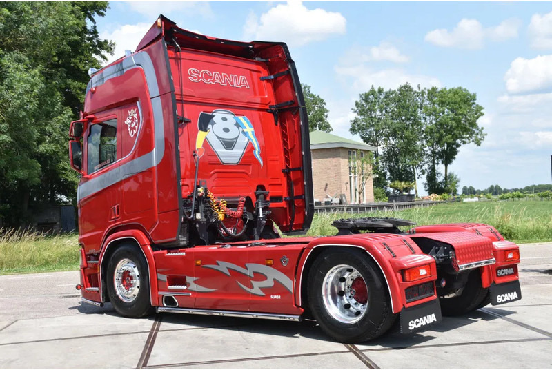 Scania R650 V8 NGS 4x2NB - LIKE NEW - RETARDER - FULL AIR - PARK. AIRCO - 4 POINT AIR SUSP. - 2 x FUEL TANKS - ALCOA'S - - Tracteur routier: photos 3 Scania R650 V8 NGS 4x2NB - LIKE NEW - RETARDER - FULL AIR - PARK. AIRCO - 4 POINT AIR SUSP. - 2 x FUEL TANKS - ALCOA'S - - Tracteur routier: photos 3